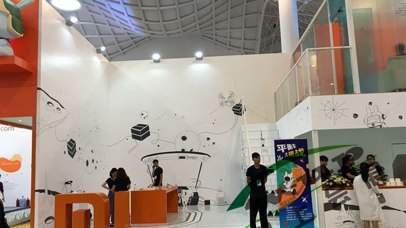 舞台搭建：钢化玻璃舞台板的价格考量
